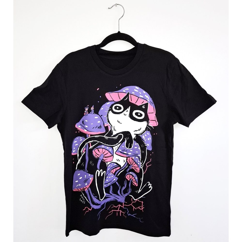 Nikki Smits - Mushroom Cat Unisex Tshirt - Zwart